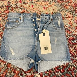 Levi’s Ribcage Shorts Super High Rise Slim Through Hip Size 26